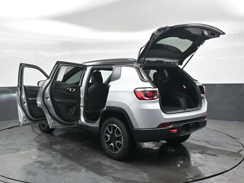 Used 2025 Jeep Compass Trailhawk w/ Trailer Tow Group image 52