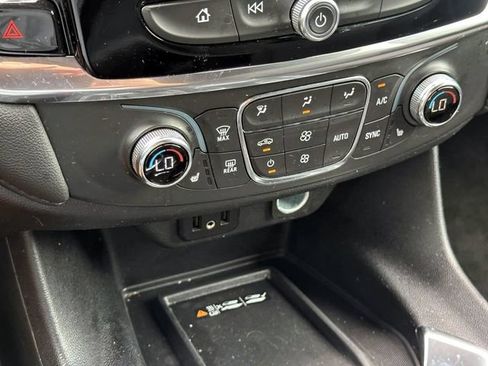 Certified 2023 Chevrolet Traverse LT FWD image 26