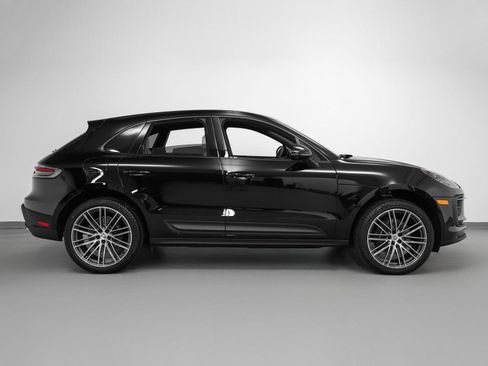 Certified 2025 Porsche Macan image 13