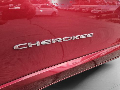 Used 2017 Jeep Cherokee Overland w/ Technology Group image 20