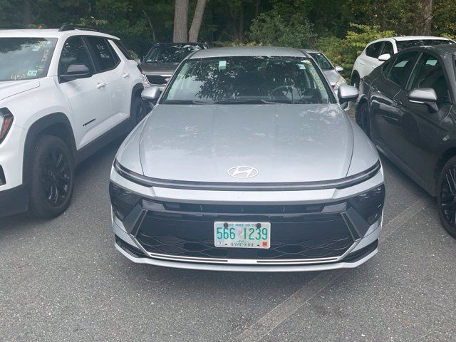Used 2025 Hyundai Sonata SEL FWD image 2