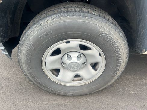 Used 2016 Toyota Tacoma SR image 10