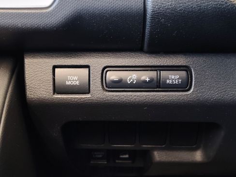 Used 2022 Nissan Frontier SV AWD/4WD image 24