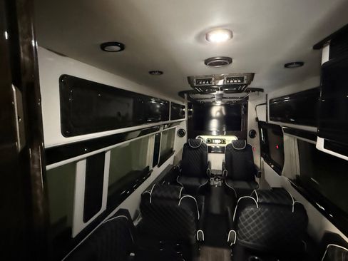 Used 2022 Mercedes-Benz Sprinter 3500 image 35