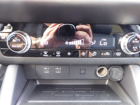 New 2025 Mitsubishi Outlander SE image 24