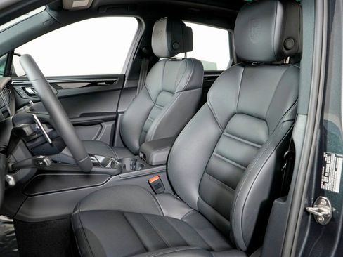 New 2026 Porsche Macan Turbo image 5