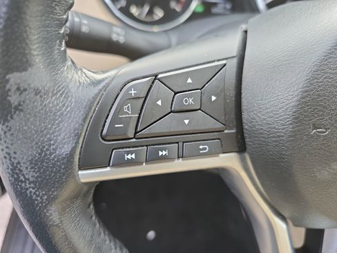 Used 2017 Nissan Rogue SL w/ SL Premium Package image 18