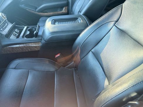 Used 2020 Chevrolet Suburban Premier image 6