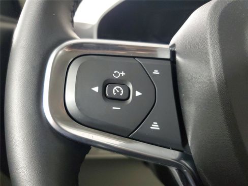 Certified 2026 Volvo XC40 B5 Plus AWD/4WD image 25