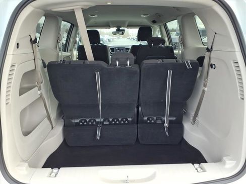 Used 2023 Chrysler Voyager LX image 27