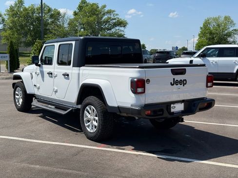 Used 2023 Jeep Gladiator Sport AWD/4WD image 9