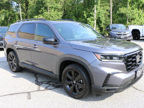 Used 2025 Honda Pilot Black Edition image 10