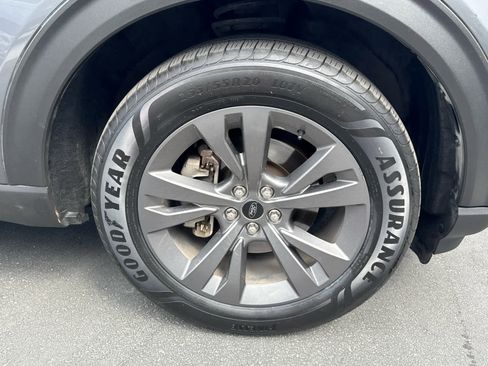 Used 2021 Ford Explorer XLT w/ Equipment Group 202A AWD/4WD image 13