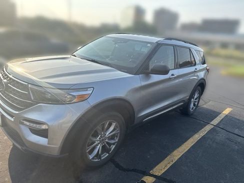 Used 2020 Ford Explorer XLT w/ Equipment Group 202A AWD/4WD image 1