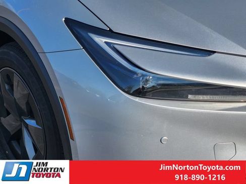 Used 2026 Toyota Prius LE FWD image 10