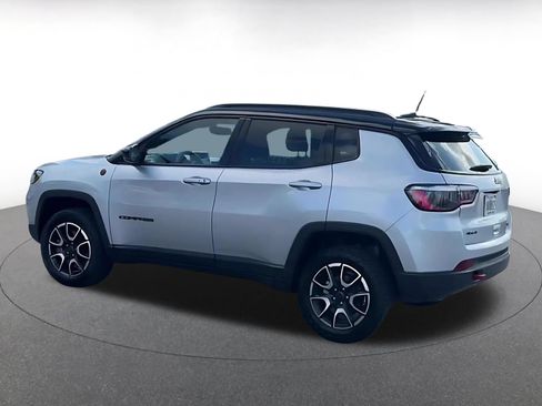 Used 2025 Jeep Compass Trailhawk AWD/4WD image 9