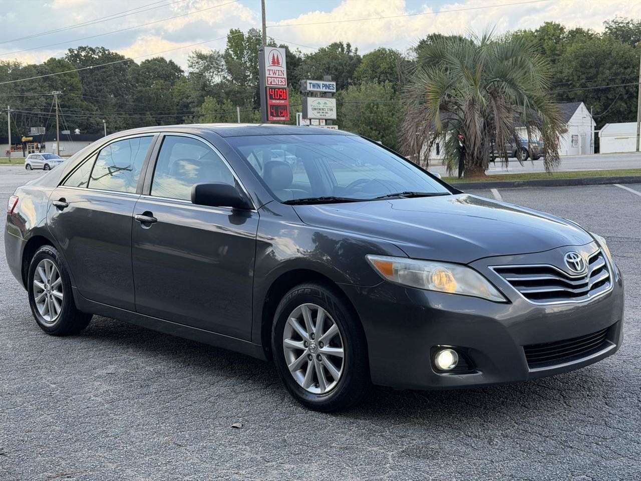 Used 2011 Toyota Camry XLE FWD image 4