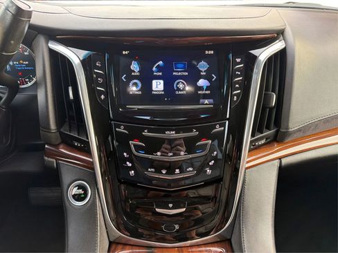 Used 2016 Cadillac Escalade Luxury image 14