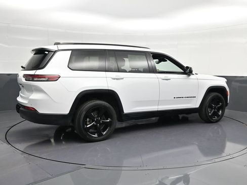 Used 2023 Jeep Grand Cherokee L Laredo RWD image 3
