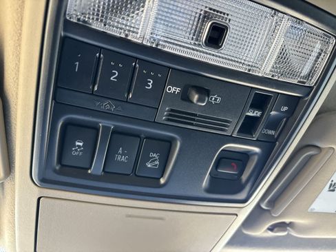 Used 2023 Toyota 4Runner Limited AWD/4WD image 28