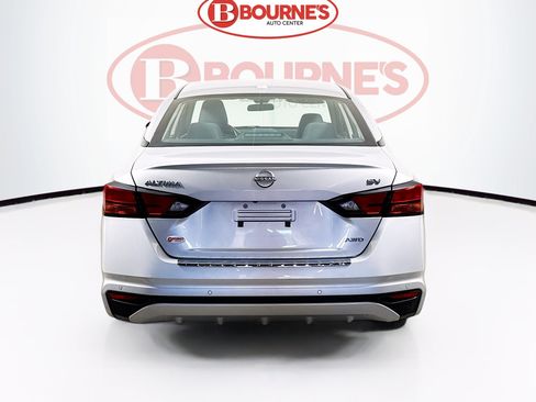 Used 2024 Nissan Altima 2.5 SV AWD/4WD image 6