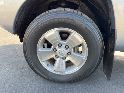 Used 2015 Toyota Tacoma Base image 9