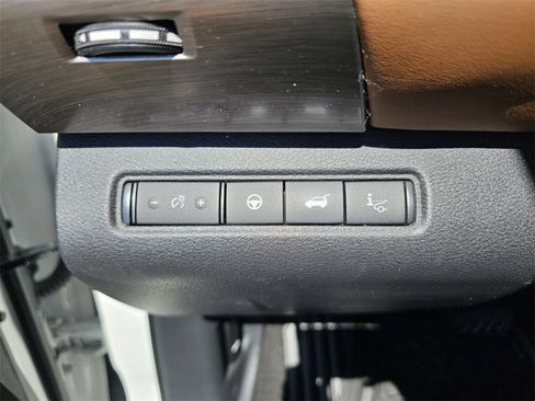 Used 2024 Nissan Pathfinder Platinum w/ Black Appearance Package image 14