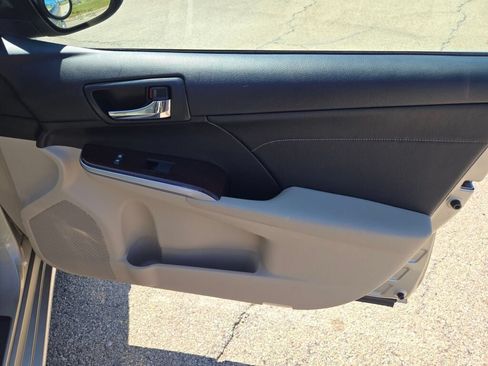 Used 2014 Toyota Camry XLE w/ Leather Package FWD image 7