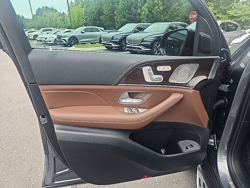 Used 2026 Mercedes-Benz GLS 450 4MATIC image 11