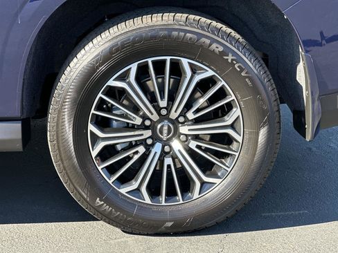 Used 2025 Nissan Armada SL image 8