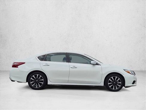 Used 2018 Nissan Altima 2.5 SV FWD image 4