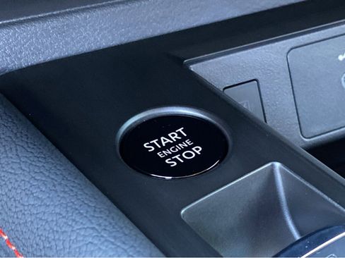 New 2026 Nissan Kicks SR w/ SR Premium Package FWD image 9