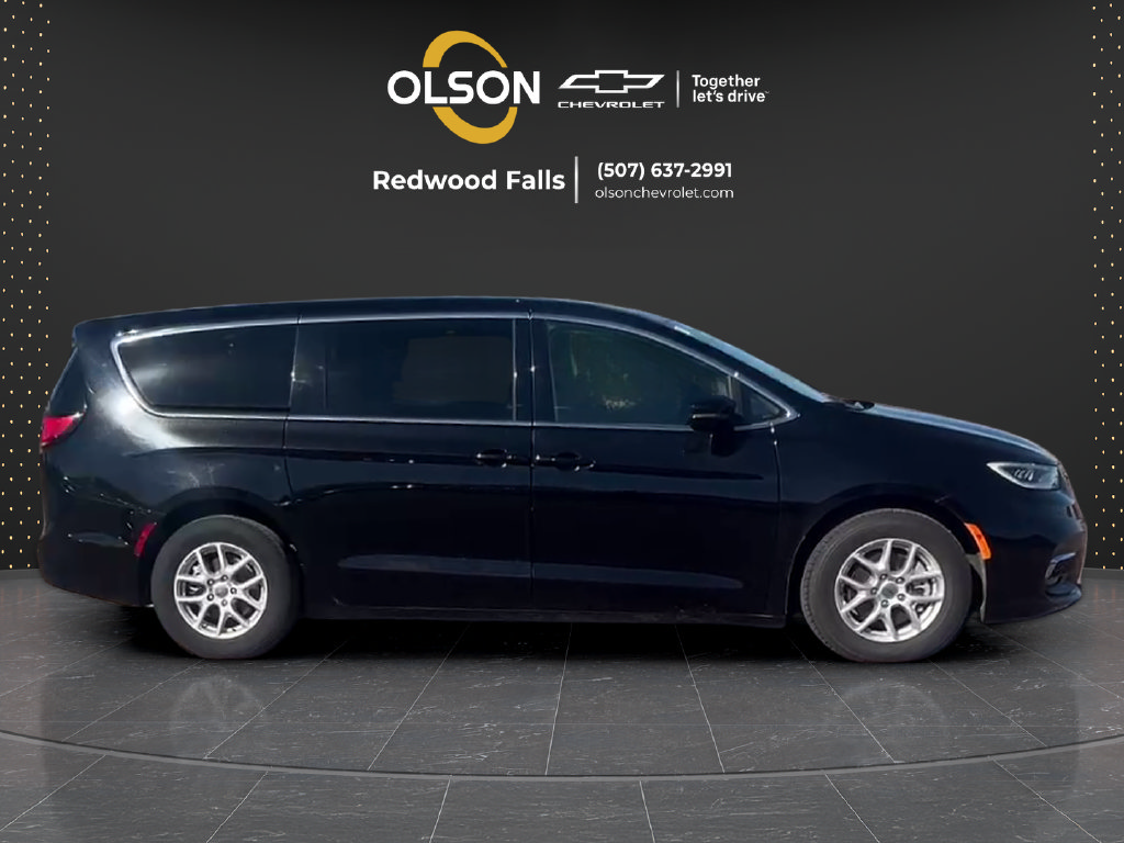 Used 2024 Chrysler Pacifica Touring-L FWD image 6