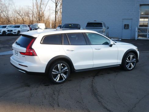 Used 2024 Volvo V60 B5 Cross Country Plus w/ Protection Package Premier image 7
