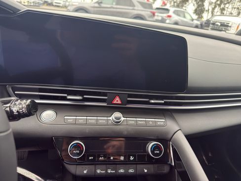 Used 2025 Hyundai Elantra SEL FWD image 15
