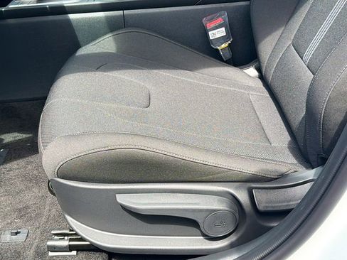 New 2026 Hyundai Elantra SE FWD image 18