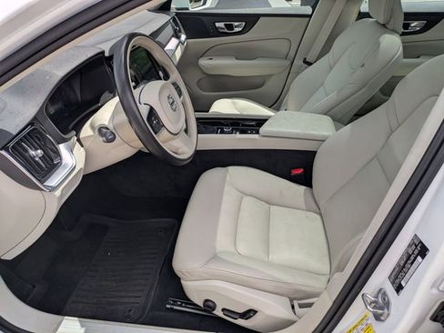 Used 2020 Volvo S60 T5 Momentum FWD image 14