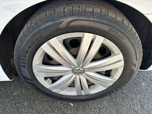 Used 2017 Volkswagen Jetta S w/ Jetta S Cold Weather Package image 10