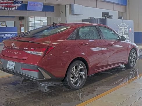 Used 2025 Hyundai Elantra Sport FWD image 3