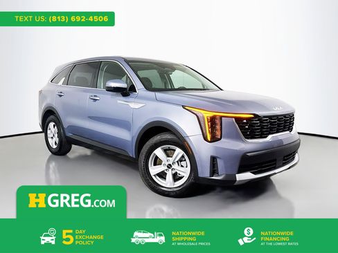 Used 2025 Kia Sorento LX image 1