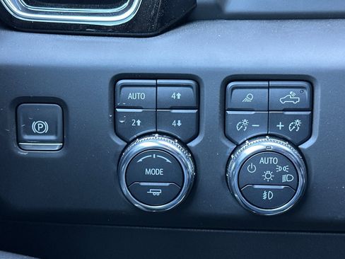 Used 2025 GMC Sierra 1500 Elevation w/ Elevation Premium Package image 30