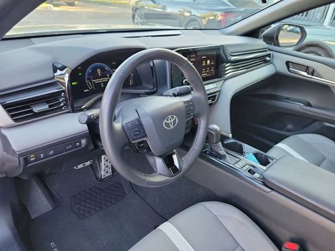 Used 2025 Toyota Camry SE FWD image 12