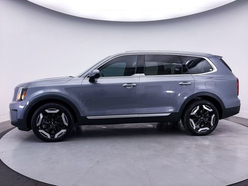 Certified 2024 Kia Telluride S w/ S Sunroof Package FWD image 43