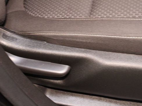 Used 2022 GMC Acadia SLE image 12