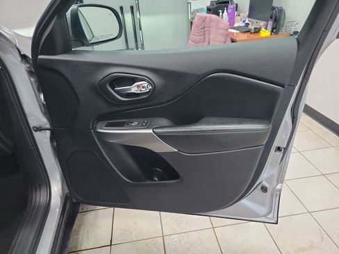 Used 2021 Jeep Cherokee Latitude Lux image 23