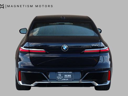 Used 2023 BMW 740i w/ Parking Assistance Package image 5