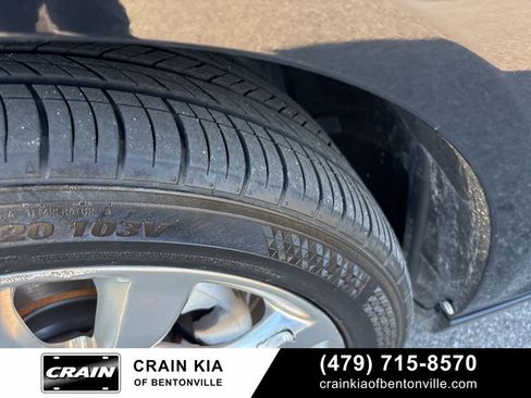 Used 2017 Chrysler 300 C RWD image 23