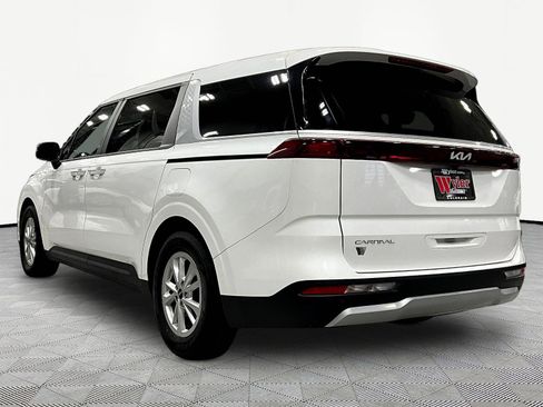 Used 2024 Kia Carnival LX FWD image 4