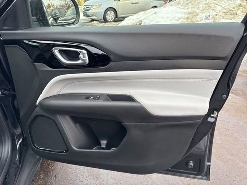 Used 2024 Jeep Compass Limited image 26