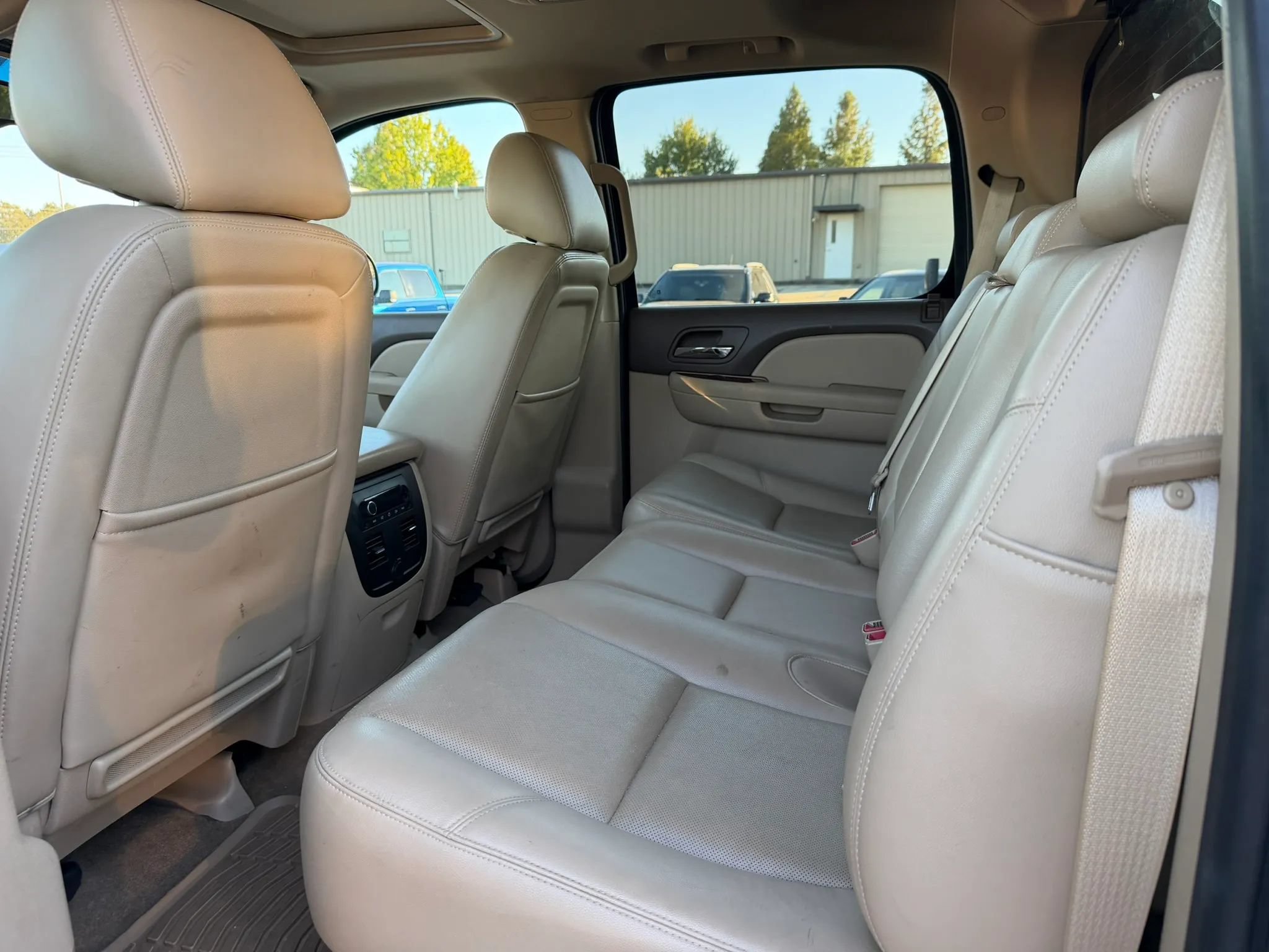 Used 2013 Chevrolet Avalanche LTZ RWD image 19